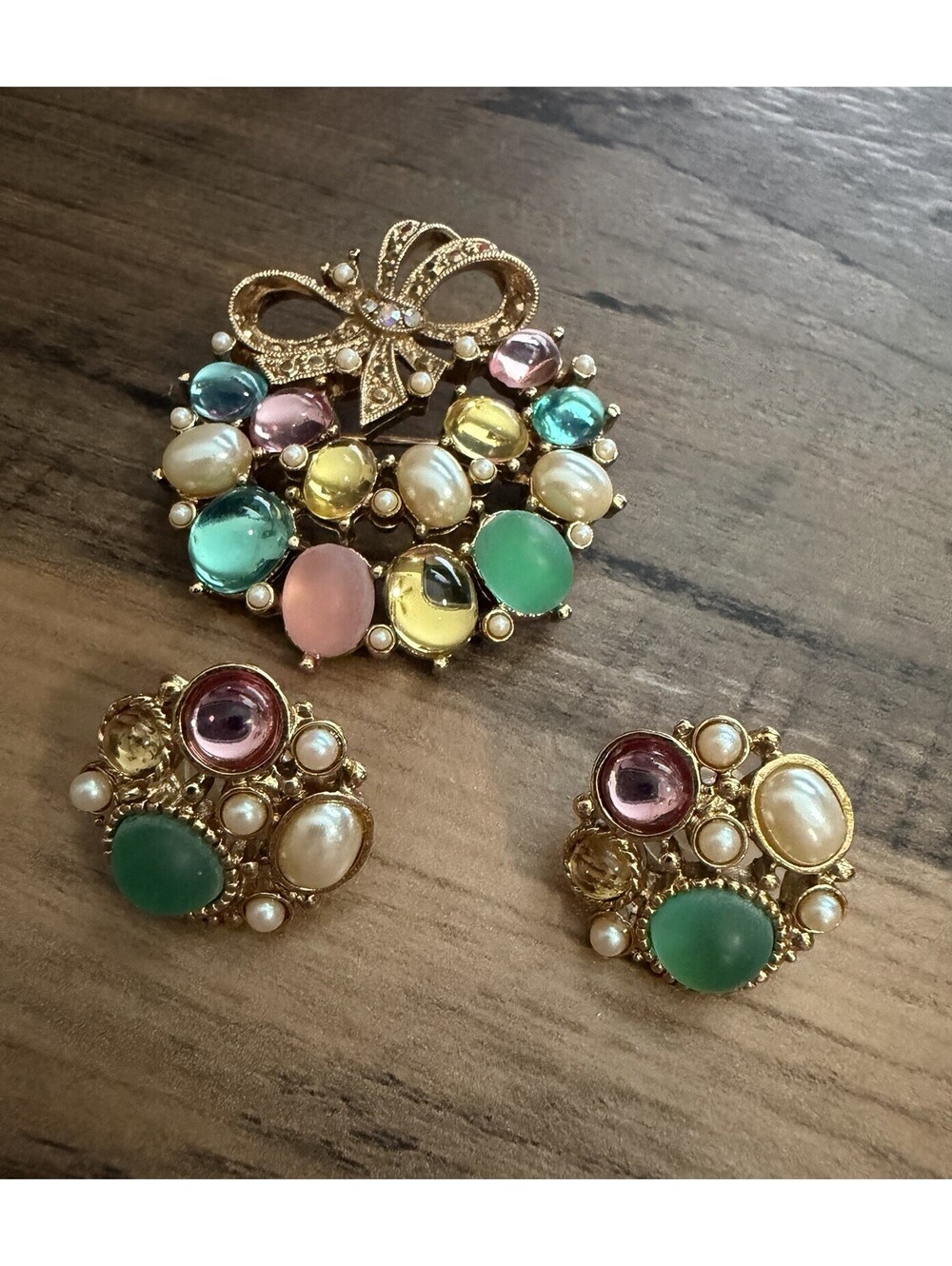 1928 Vintage Fruit Salad Art Glass Brooch Earring Set Gold Tone Post
